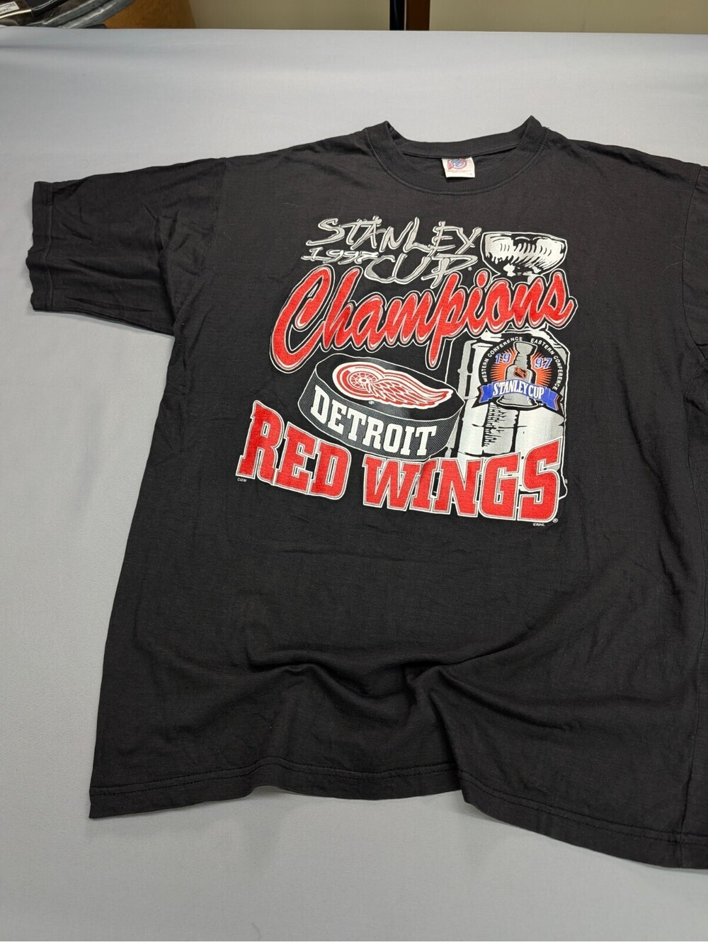 Detroit Red Wings 1997 Stanley Cup Champions T Shirt CGW L